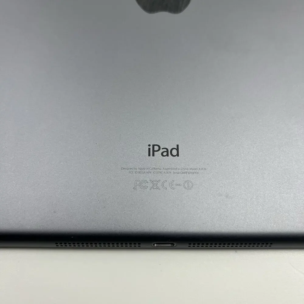 Apple iPad Air 1st Generation A1474 16 GB Wi-Fi 9.7 in | Space Gray | MD78LL/B